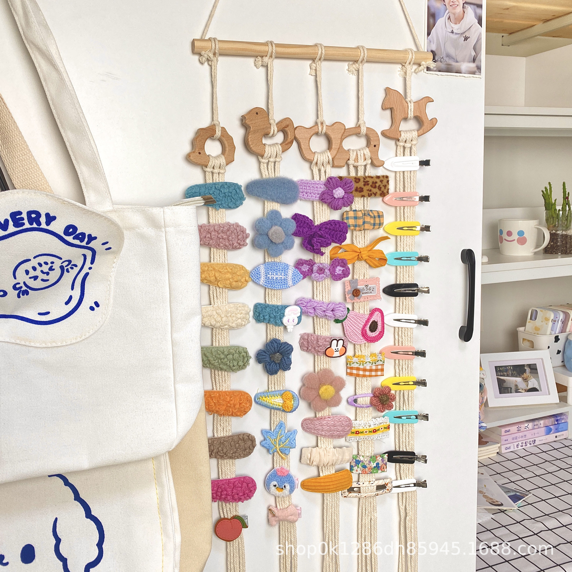 room decoration braided rope Hang on the wall to store hair clips.  เชือกถักตกแต่งห้อง แขวนผนังจัดเก็บกิ๊บติดผม